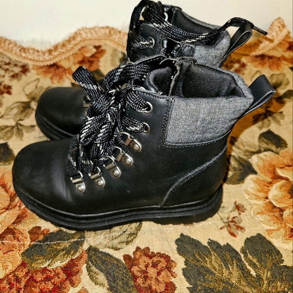 Cat & Jack/ 13 / Black - Picture 2 of 4